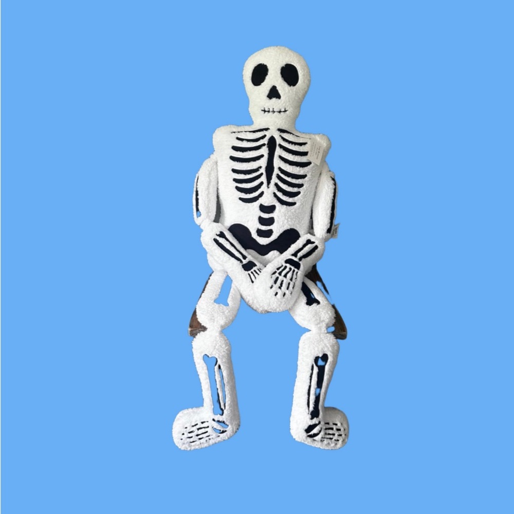 Isaac Mizrahi 5’ Skeleton NWT